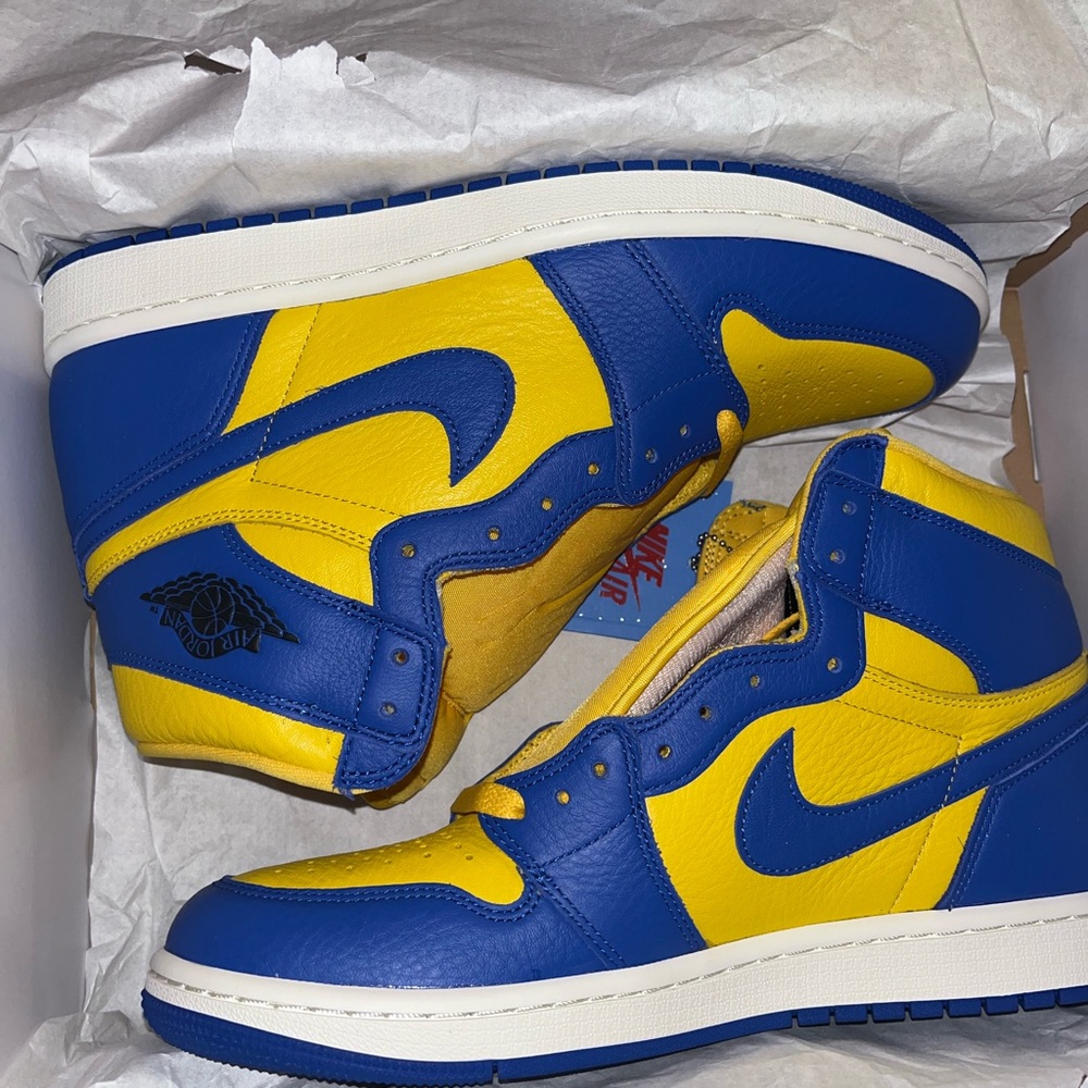 WMNS AIR JORDAN 1 RETRO HIGH OG SIZE 9M or 10.5W